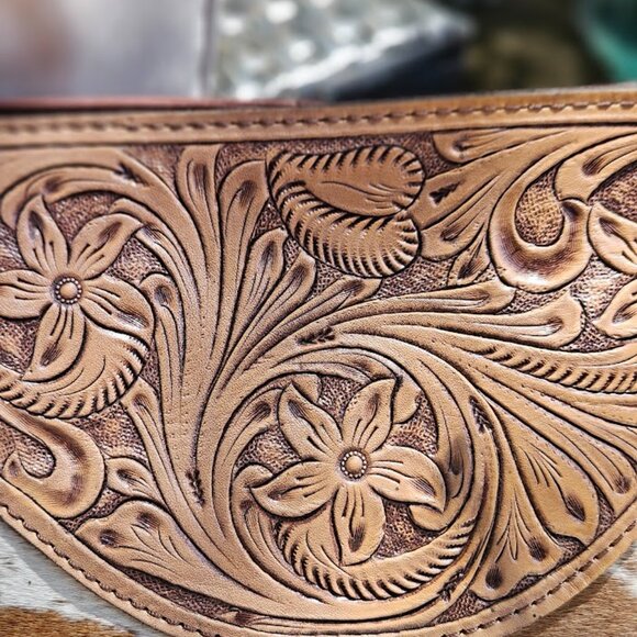 Beautiful Hand Tooled Concealed Carry Handbag - Picture 7 of 9